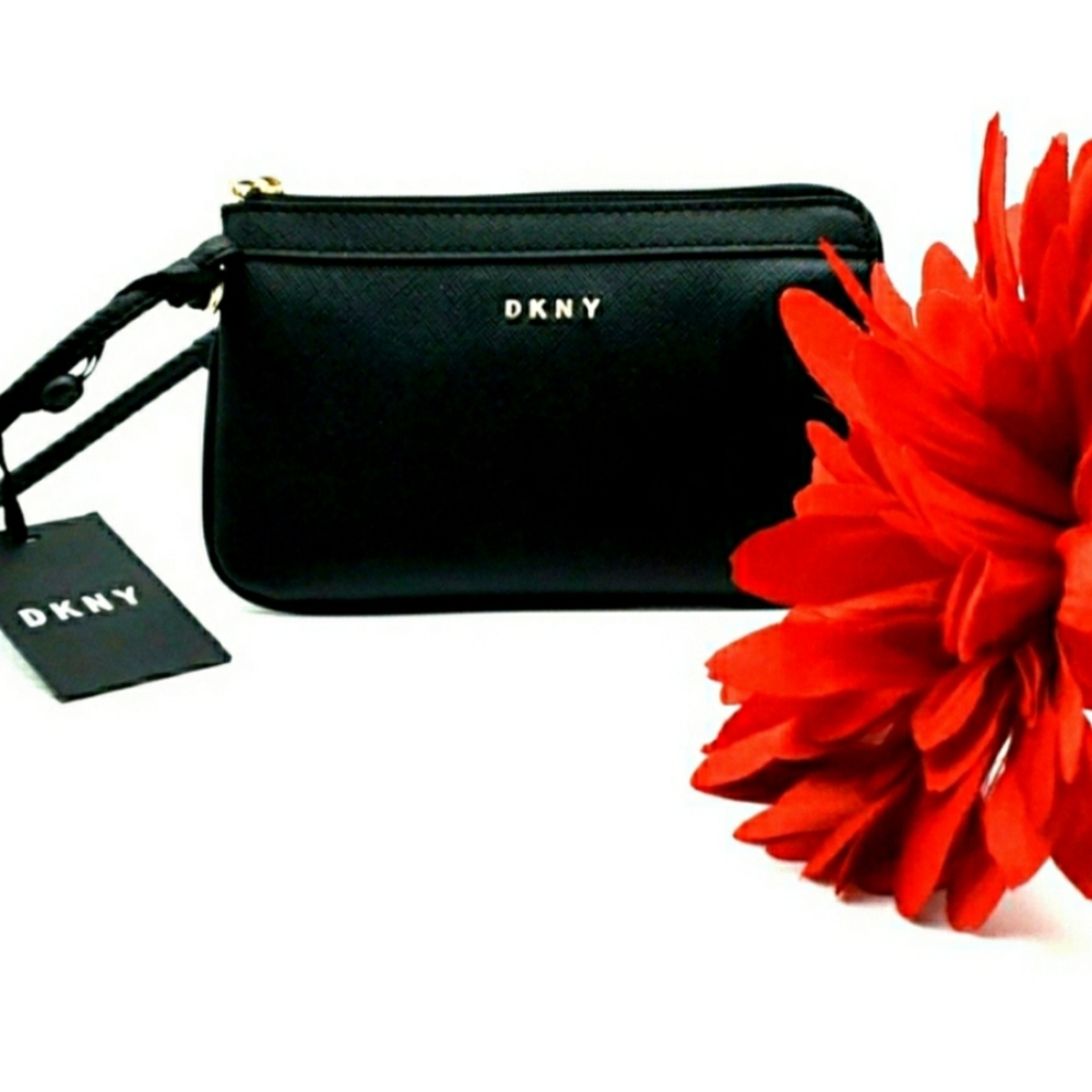 NWT Authentic DKNY Bryant black wristlet